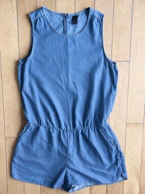 GAP Sleeveless Light‑Wash Blue Denim Romper Size Medium